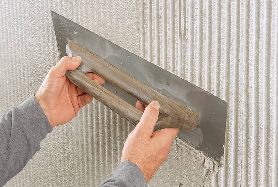 Aplicação de barramento armado em fachada